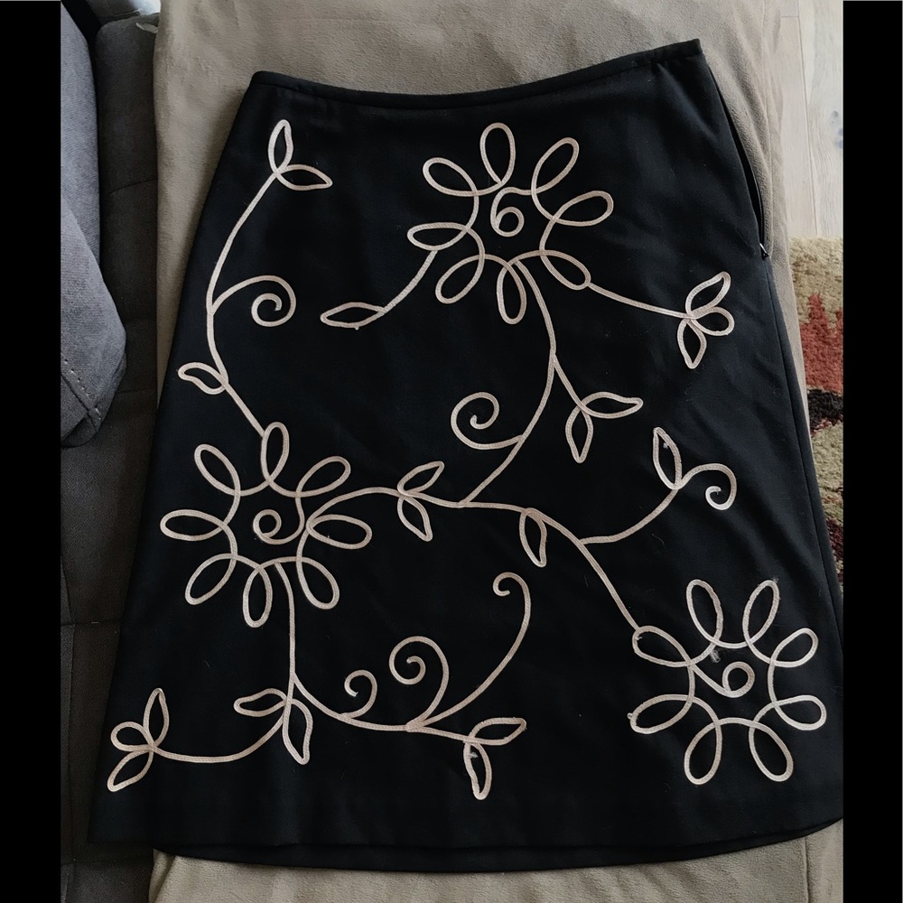 Loft black with cream pattern